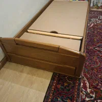 تخت خواب یک نفره چوبی. بهکار چوب