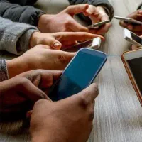 با گوشیت میلیونی پول در بیار