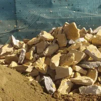 سنگ پی، آجر و ماسه