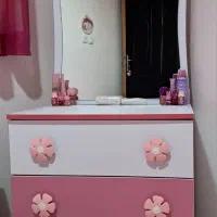 میز آرایش در حد نو