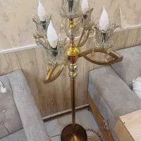 آباژور ایستاده کنار سالنی ۵ شاخه در حد آکبند