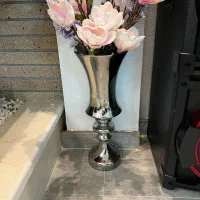 گلدون و گل مصنوعی