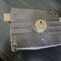 قفل در حیات