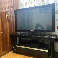 تلویزیون و میز