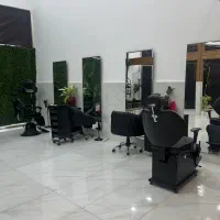 آئینه سالن زیبایی