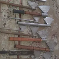 تعدادی تبر و ساتول