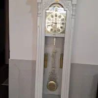ساعت ایستاده و چوبی