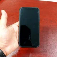 سه تا گوشی کارکرده آیفون و شیایومی
