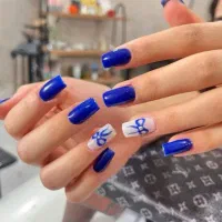 کاشت ناخن تخفیف زدم