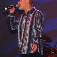 ۷۰۰۰ آهنگ صوتی قدیمی در یک فلش ۶۴ گیگ|فیلم و موسیقی|اصفهان, فرهنگیان|دیوار