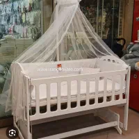 تخت کنار مادر