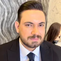 گریم داماد/پاکسازی صورت/کوتاهی مو/سشوار