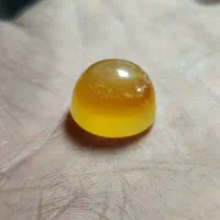 نگین زرد رنگی