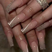 خدمات کاشت ناخن با سابقه بالا