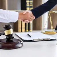 وکیل دادگستری.مشاوره ی اولیه رایگان می باشد