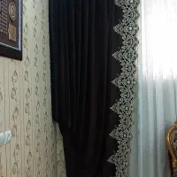 دستک پرده مخمل قهوه ای با حاشیه طلایی