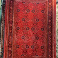 یک تخته فرش ۹ متری و دو تخته ۶ متری سنتی قرمز