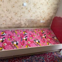 تخت کودک و تشک و میز تحریر