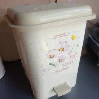 سطل زباله پدالدار