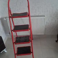 چهار پایه ۴پله درحد نو