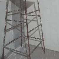 چهار پایه فلزی