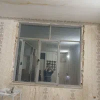 پنجره اهنی قدیمی سالم