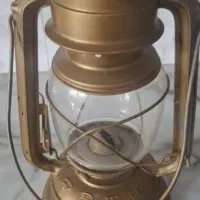 چراغ فیتیله ای نفتی خیلی قدیمی فقط رنگ شده