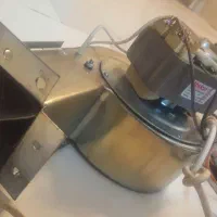 یک دستگاه دست خشککنه چشمی