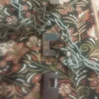 قفل  کتابی و زنجیر