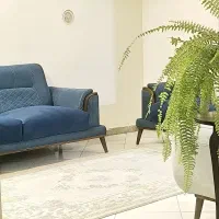 مبل هفت نفره راحتی تمیز و مرتب