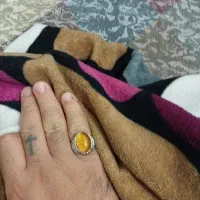 یک عدد انگشتر نقره واسه فروش