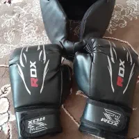 کلاه و دستکش کیک بوکس