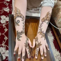 نقش حنا در رنگ های متنوع.مشکی قهوه ای و ...