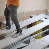 ۶ عدد تخته بنایی و ۴ عدد بشکه