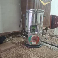 جارو برقی و سبزی خرد کن و چرخ خیاطی قدیمی