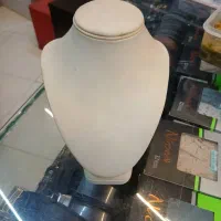 مانکن گردنبند