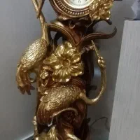 ساعت دکوری مجسمه‌ای طرح قو و گل سالم