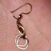 یک جفت گوشواره نو فقط  فردا به ۲ درصد بالای تابلو