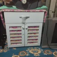 میز چرخ. و نی نی لالای