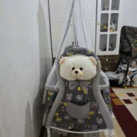 تخت کنار مادر گهواره شو