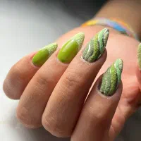 ناخنکده کاشت و ترمیم ناخن وکلیه خدمات چالوس