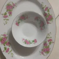 کاسه ابگوشت خوری و دیس  گل سورخی و قوری گل مرغی