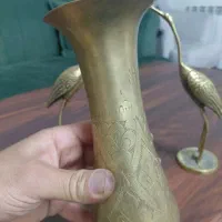 یک جفت قو وگلدان برنجی قلمکاری