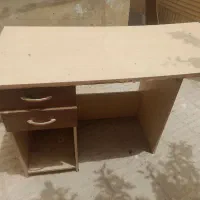میز تحریر و کامپیوتر