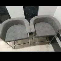 دو عدد صندلی در حد نو سالم و تمیز