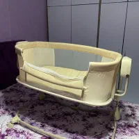 گهواره  کنار تخت مادر برقی
