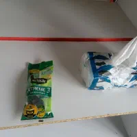 دستمال کاغذی و ژیلت
