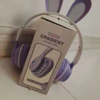هدفون رو گوشی