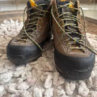 کفش کوهنوردی طبیعت گردی