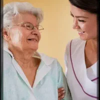 استخدام پرستار برای مادر سالمند